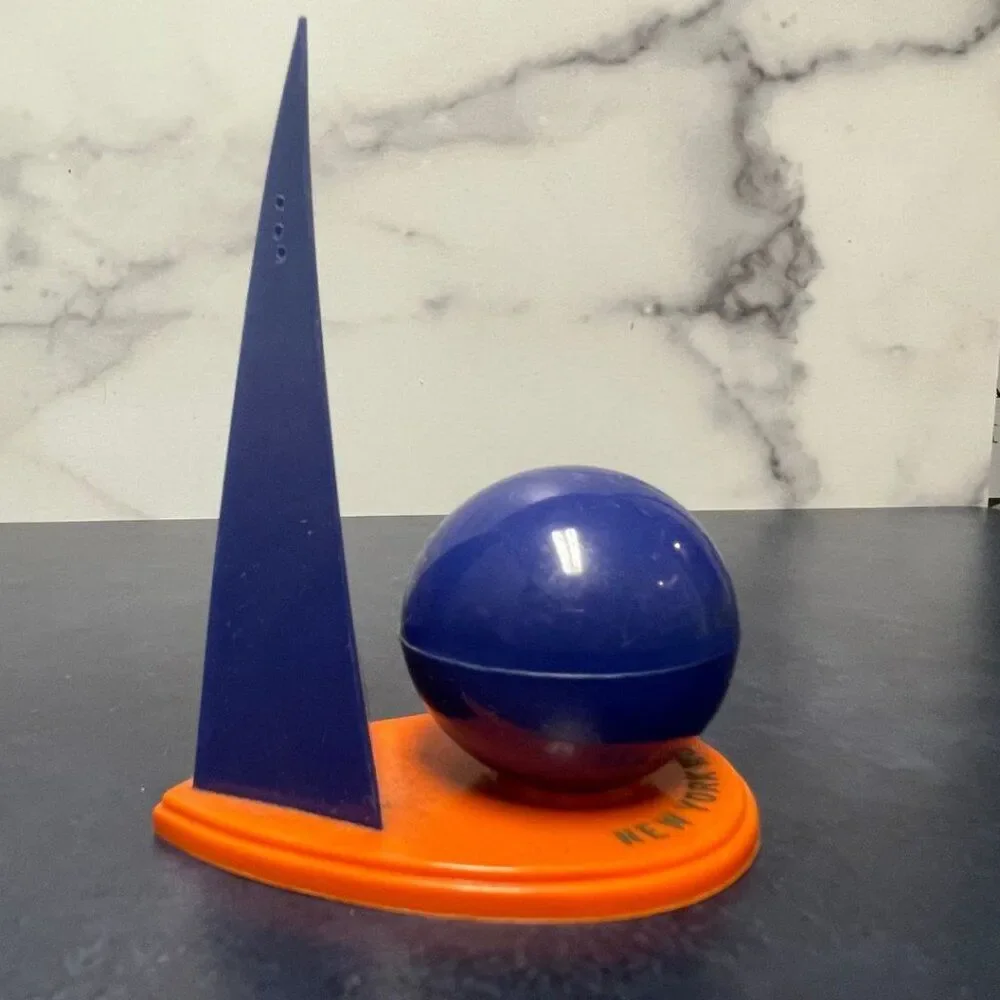 Vintage & RARE! 1939 World's Fair in NY, Salt & Pepper Set, Plastic